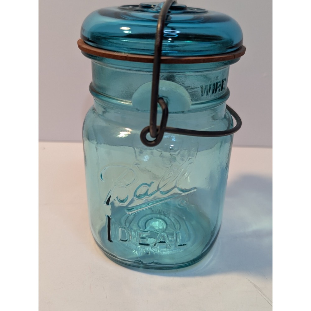 Vintage Ball 1976 pint size aqua blue‎ glass, glass lid with wire clamp